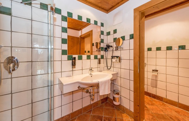 Badezimmer in der Almhütte