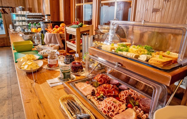 Breakfast buffet at the Schnepf'n Alm 