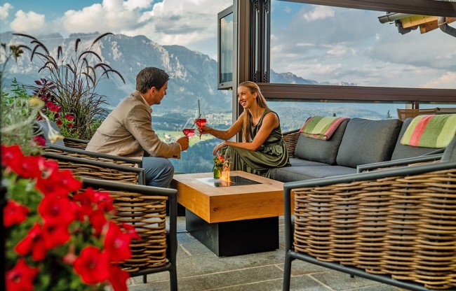 Almwelt Austria Lounge with fire