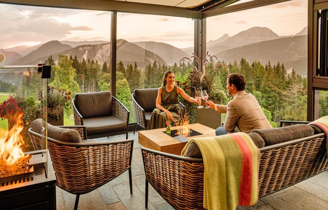 Almwelt Austria Lounge with fire