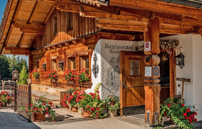 Restaurant Schnepf'n Alm at summer time