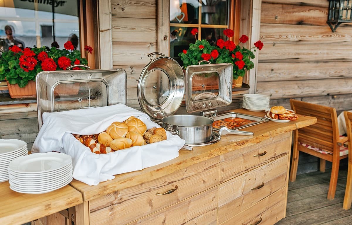 Catering in front of the Herzerl Alm for a wedding