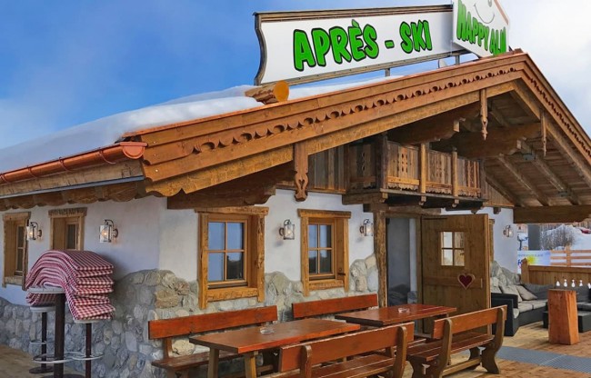 Modern hut with pizza and bar at the Galsterberg mountain