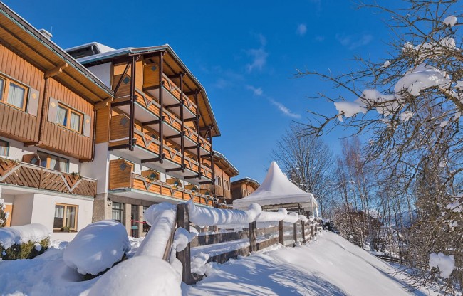 Aparthotel Ferienalm Außenansicht Winter