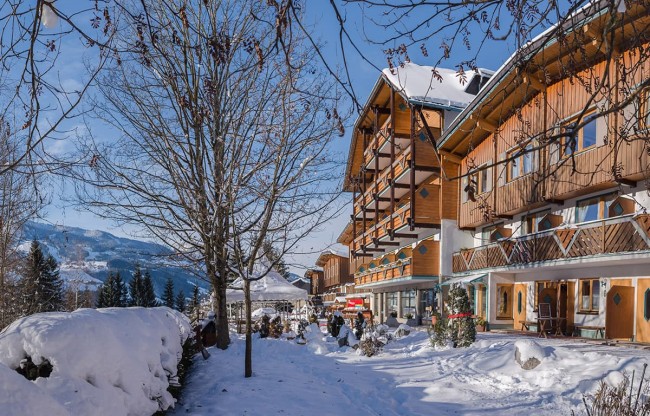 Aparthotel Ferienalm Außenansicht Winter