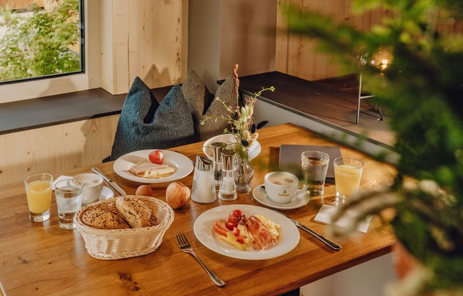 Gedeckter Frühstückstisch