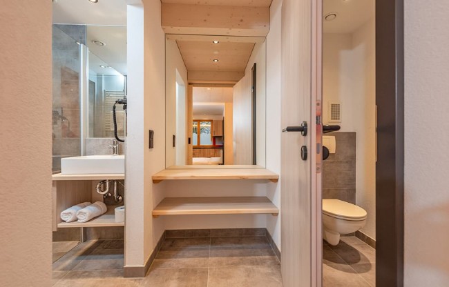 Badezimmer und Toilette