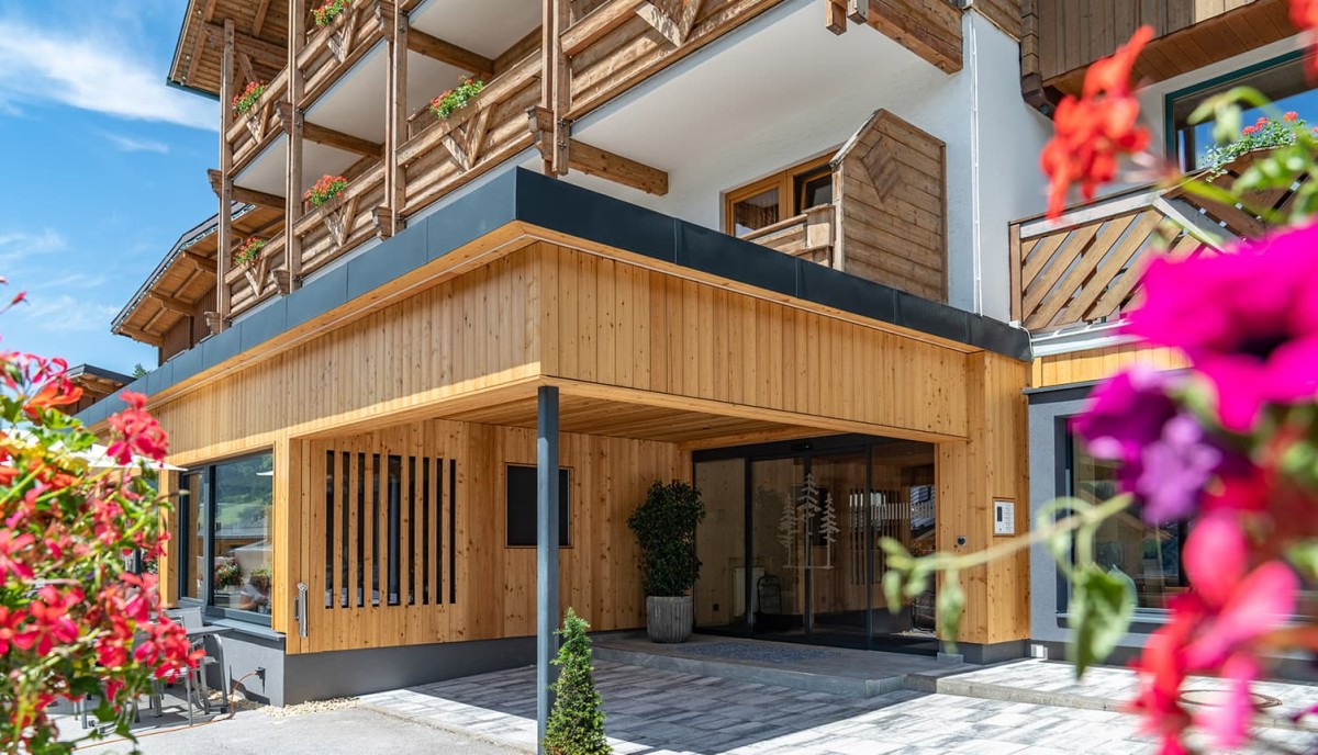 Zum Aparthotel Ferienalm am Sonnenhang in Schladming mit Appartements und Hotelzimmer