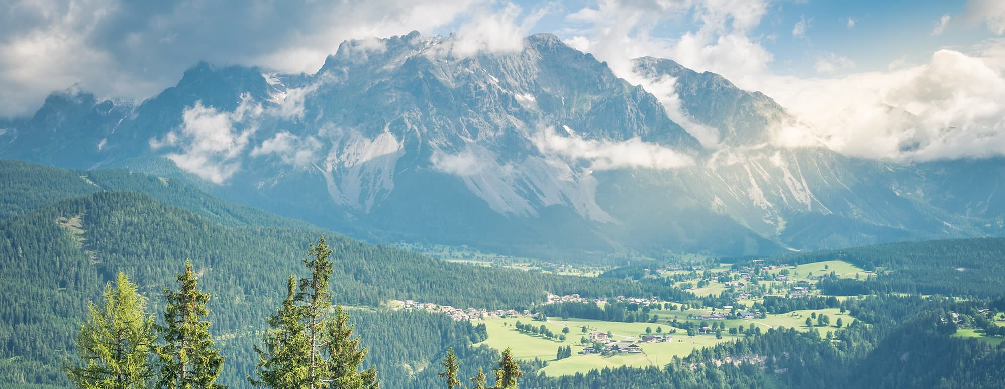 Ausblick vom Panorama Spa in die Region Schladming-Dachstein