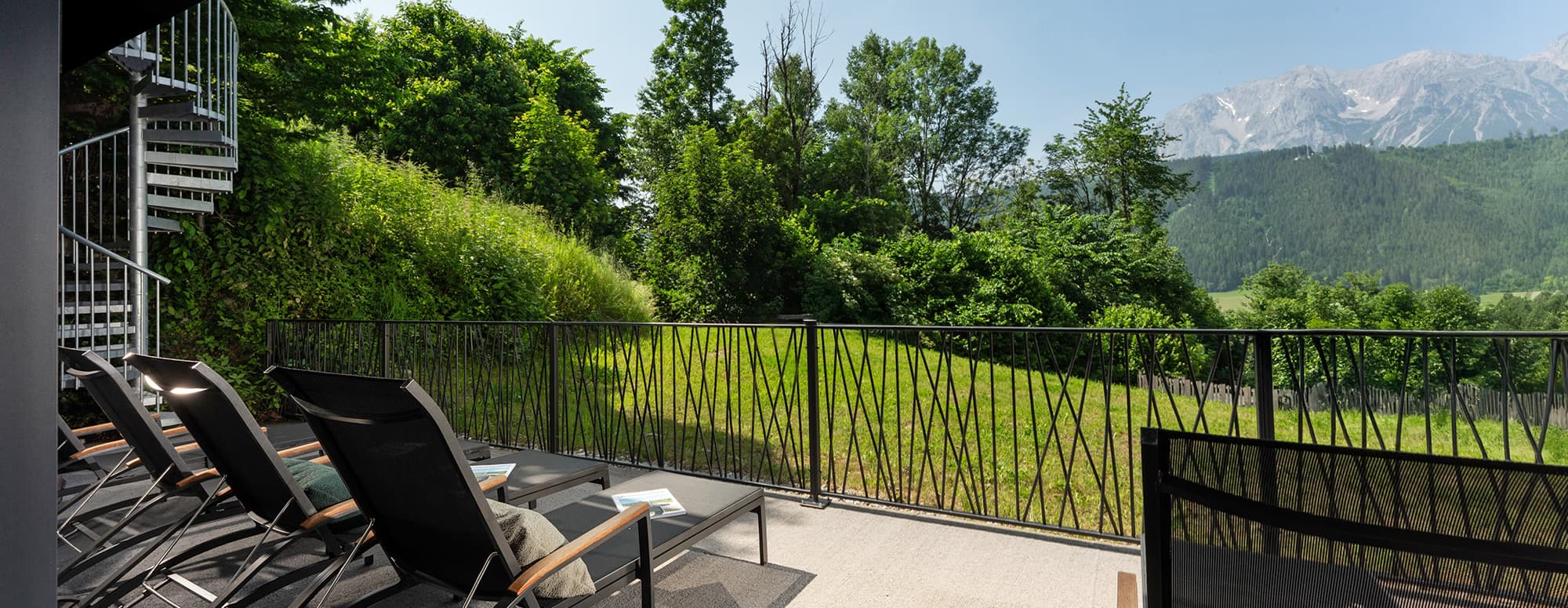 Relax and feel good with a scenic view to the Dachstein mountain