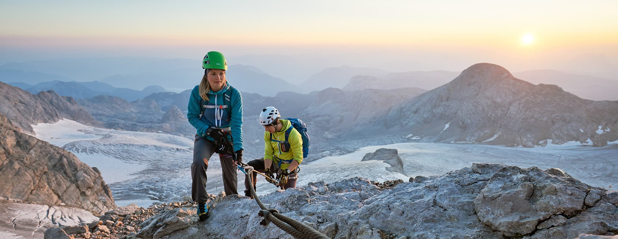 Aktiver Sommerurlaub beim Klettern an den Dachstein Südwänden in Ramsau in der Region Schladming-Dachstein