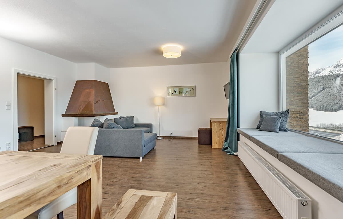 Living in the Diana apartment