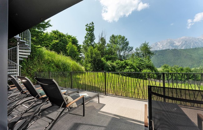 Sun terrase with a scenic view to the Dachstein mountain