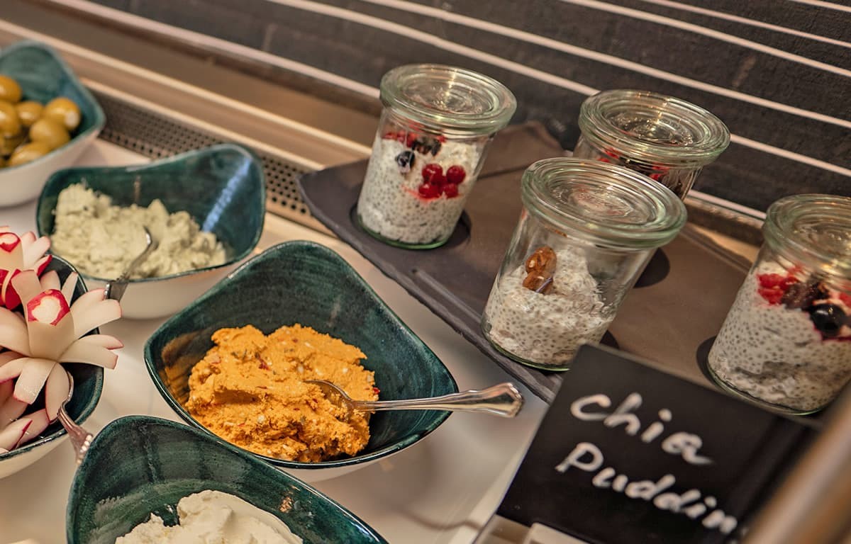 Aufstriche aller Art und frische Gemüsesticks