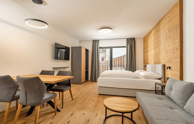 Living and sleeping area