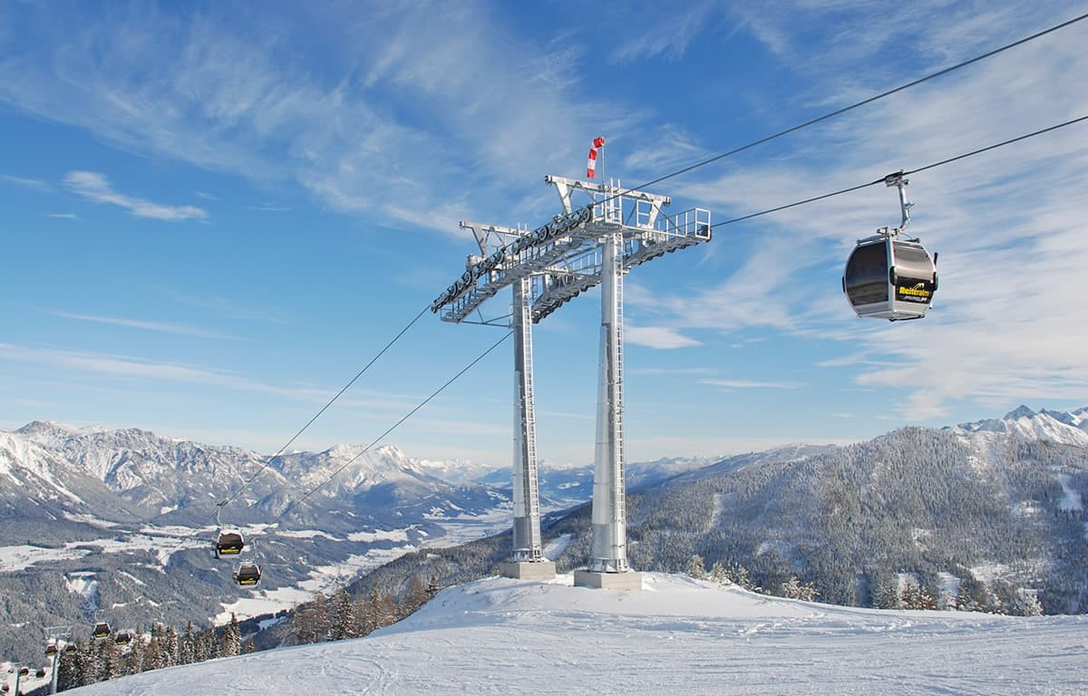 Skifahren direkt vor der Hütte am Hausberg Reiteralm 